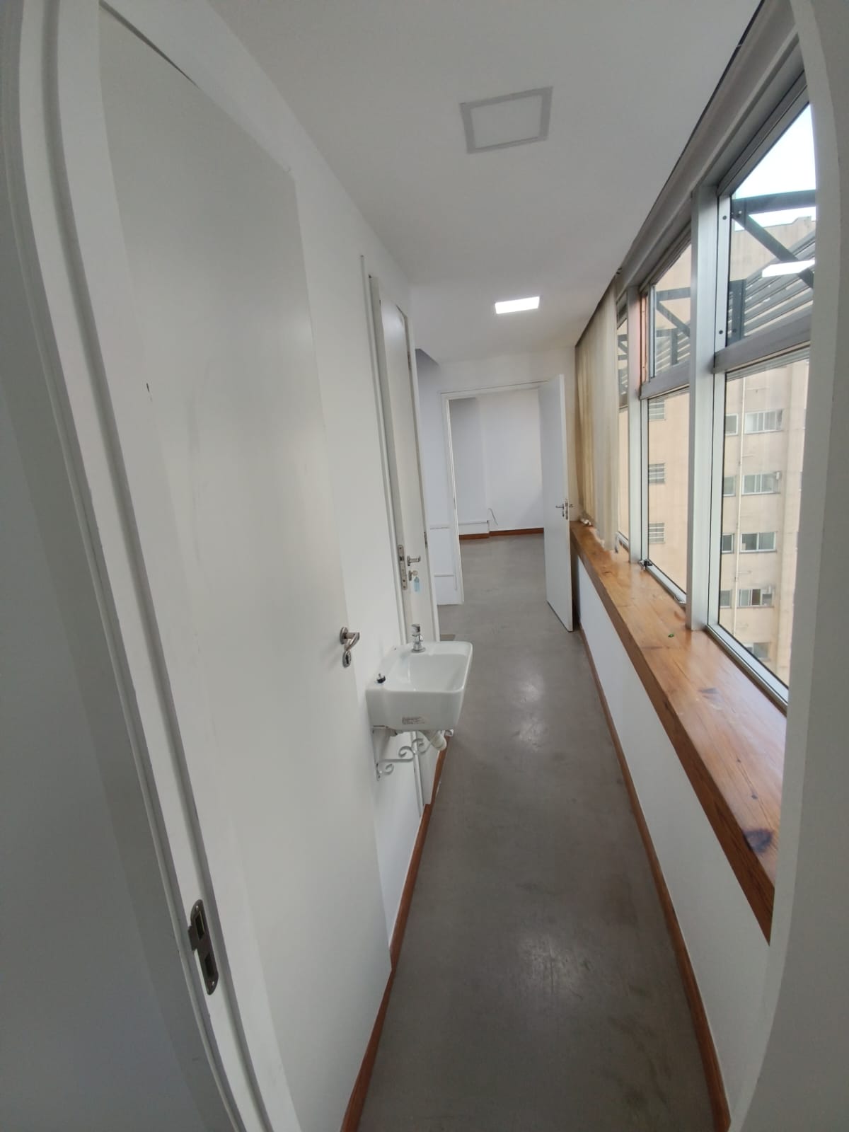Sala Comercial e 2 banheiros para Alugar, 60 m² por R$ 4.500/Mês