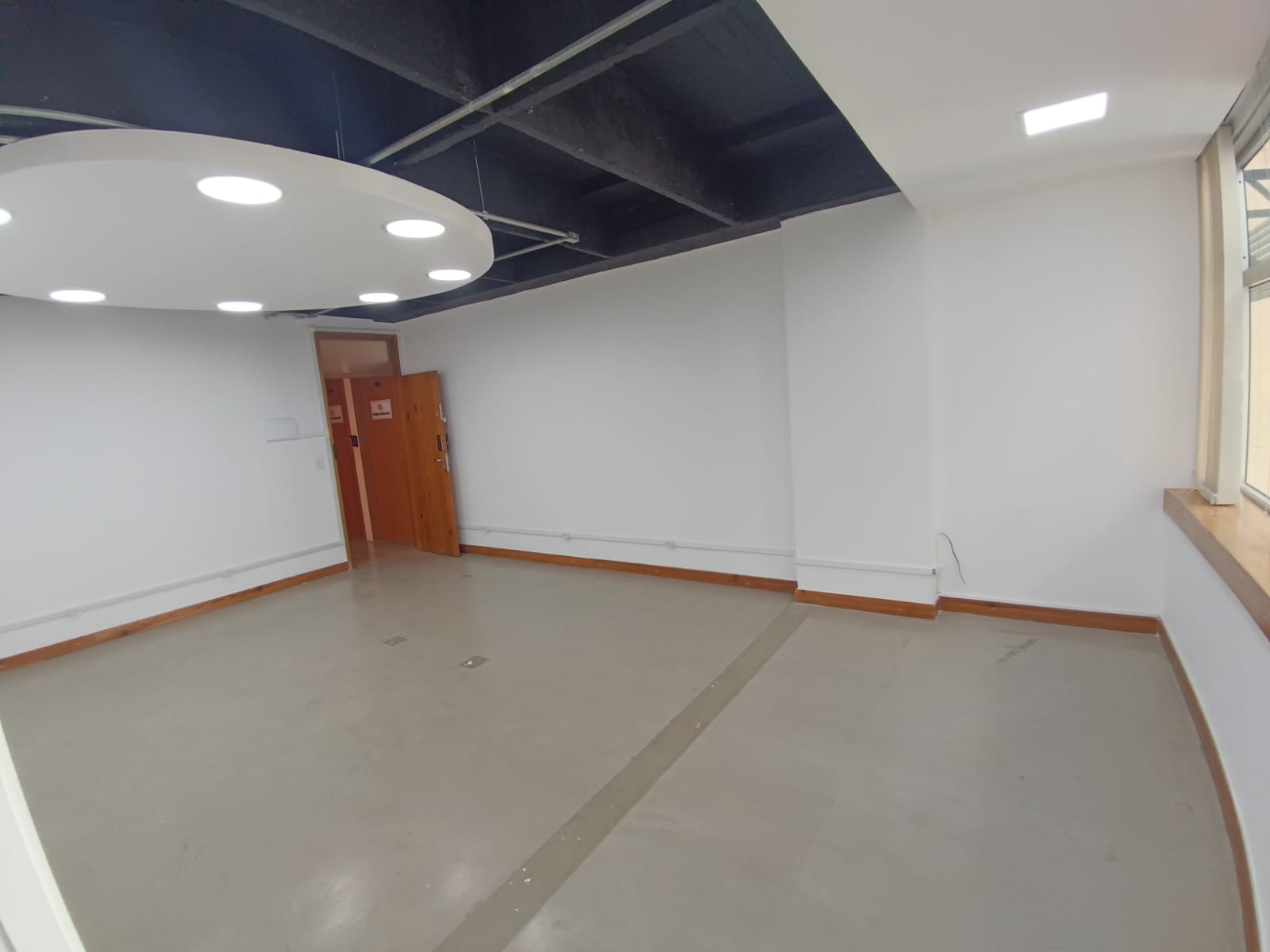 Sala Comercial e 2 banheiros para Alugar, 60 m² por R$ 4.500/Mês
