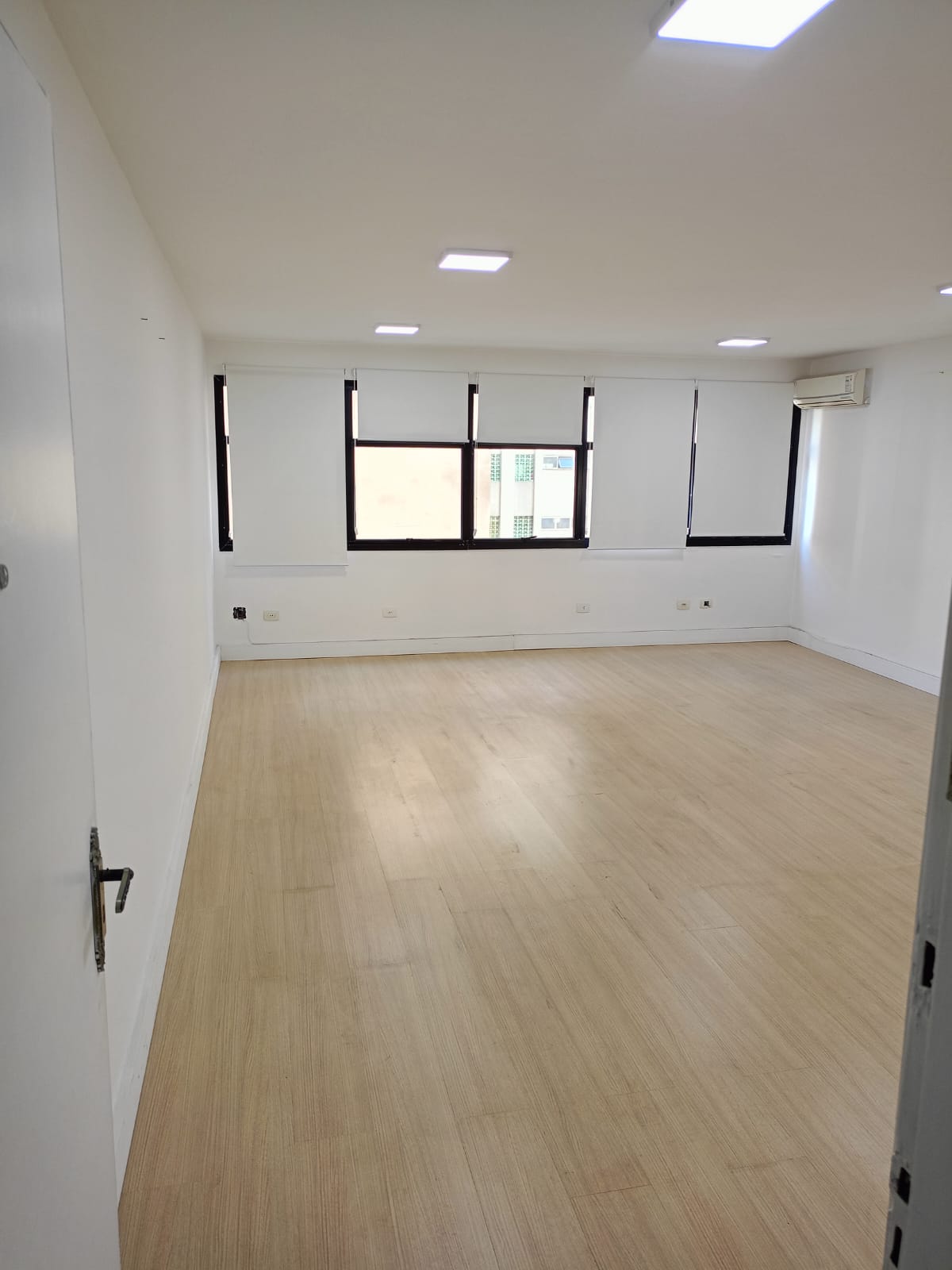 Sala Comercial e 1 banheiro para Alugar, 40 m² por R$ 1.500/Mês