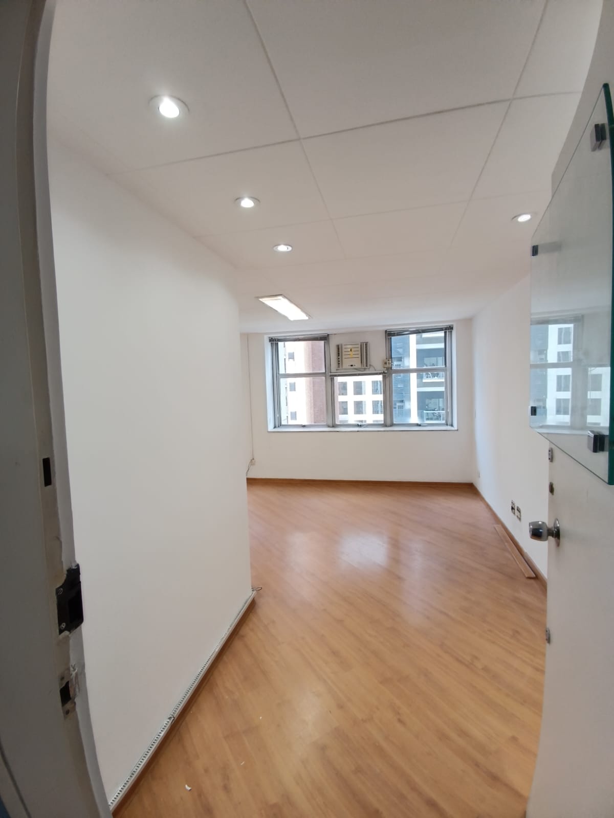 Sala Comercial e 1 banheiro para Alugar, 48 m² por R$ 3.500/Mês