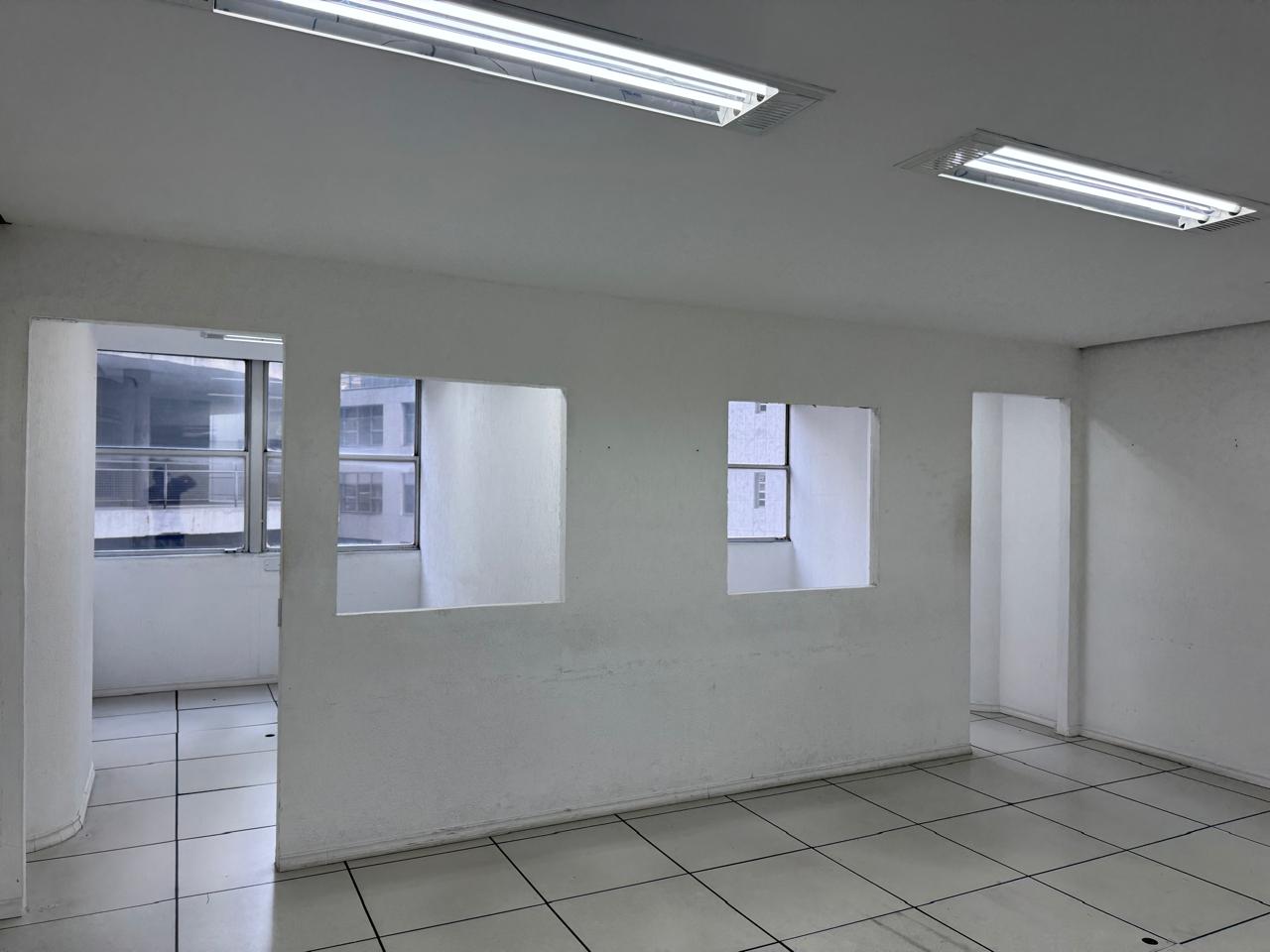 Sala Comercial e 2 banheiros para Alugar, 191 m² por R$ 5.000/Mês