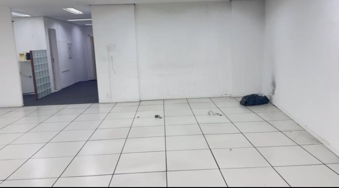 Sala Comercial e 2 banheiros para Alugar, 191 m² por R$ 5.000/Mês