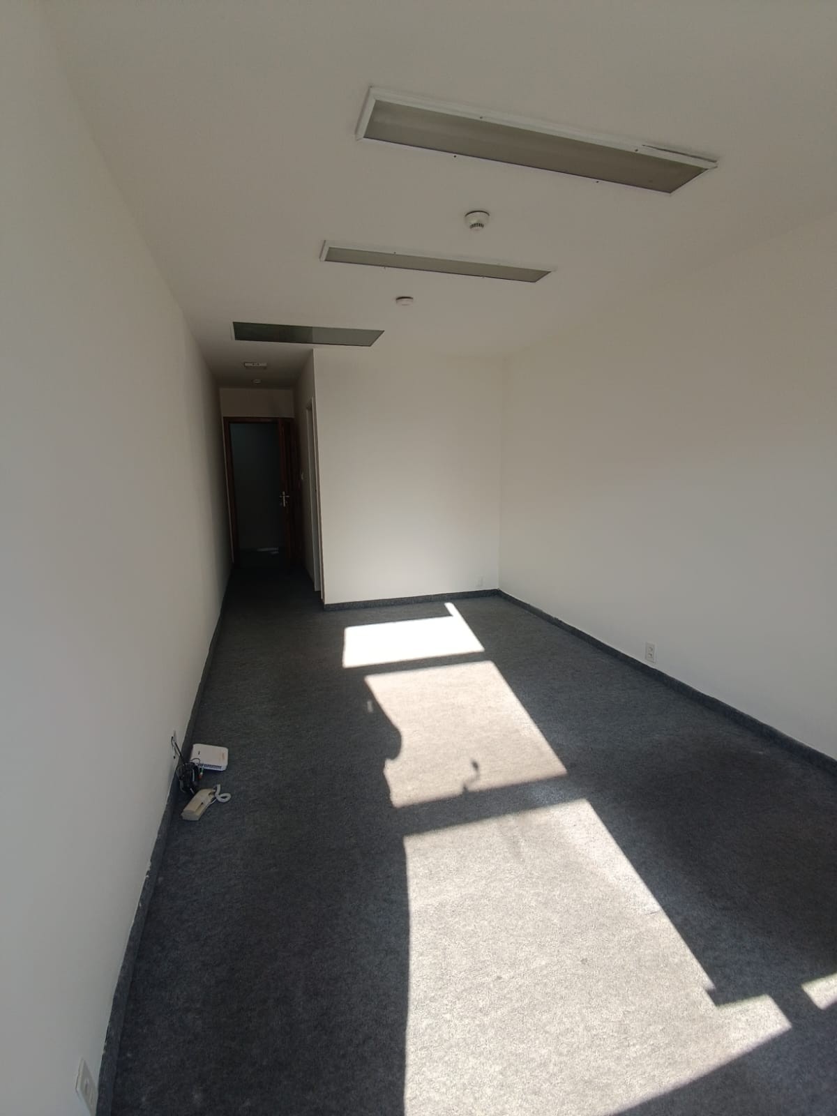 Sala Comercial e 1 banheiro para Alugar, 25 m² por R$ 1.500/Mês
