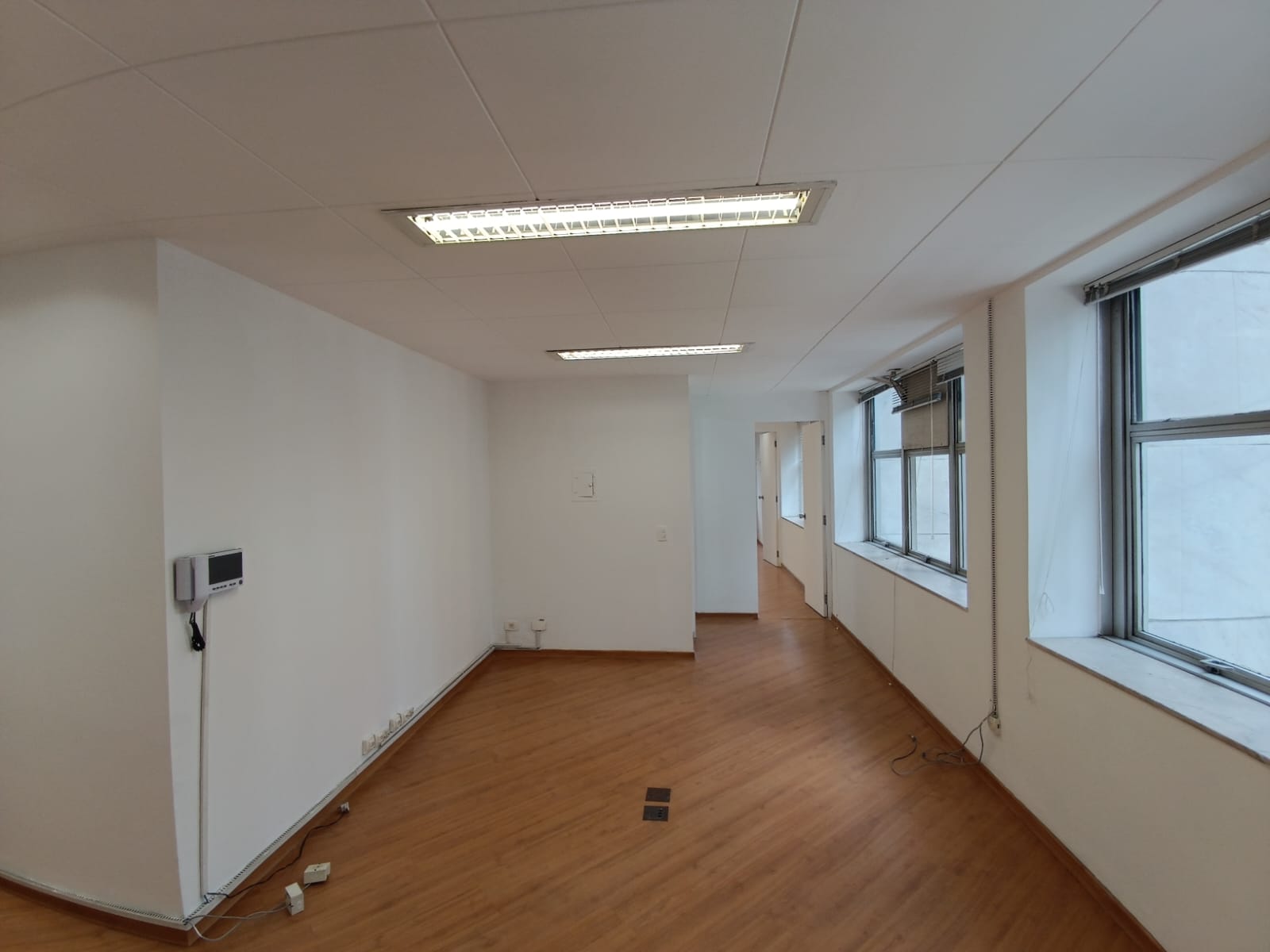 Sala Comercial e 1 banheiro para Alugar, 48 m² por R$ 3.500/Mês
