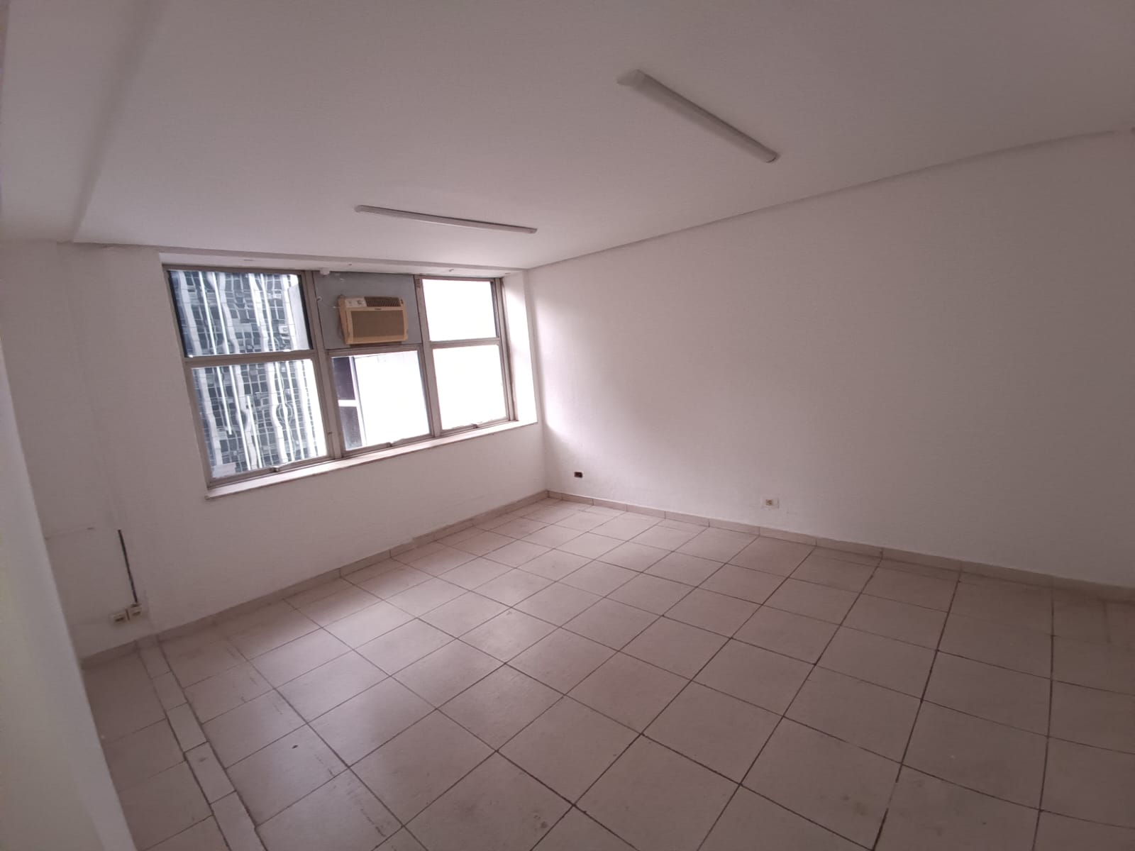 Sala Comercial e 3 banheiros para Alugar, 100 m² por R$ 5.500/Mês