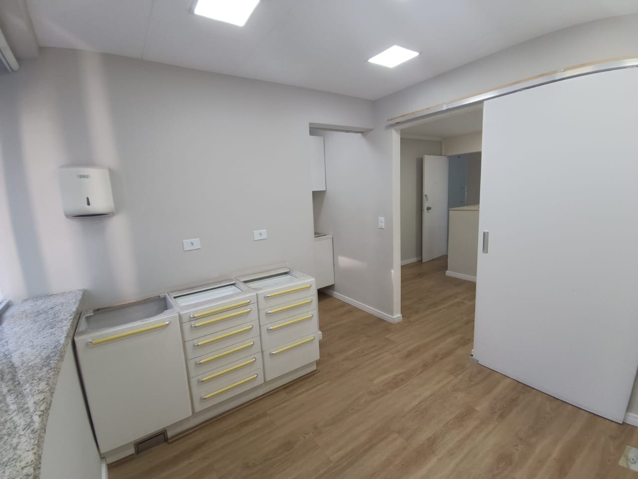 Consultório e 2 banheiros à Venda, 75 m² por R$ 600.000