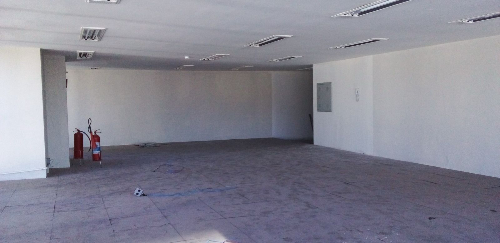 Sala Comercial e 2 banheiros para Alugar, 145 m² por R$ 6.700/Mês