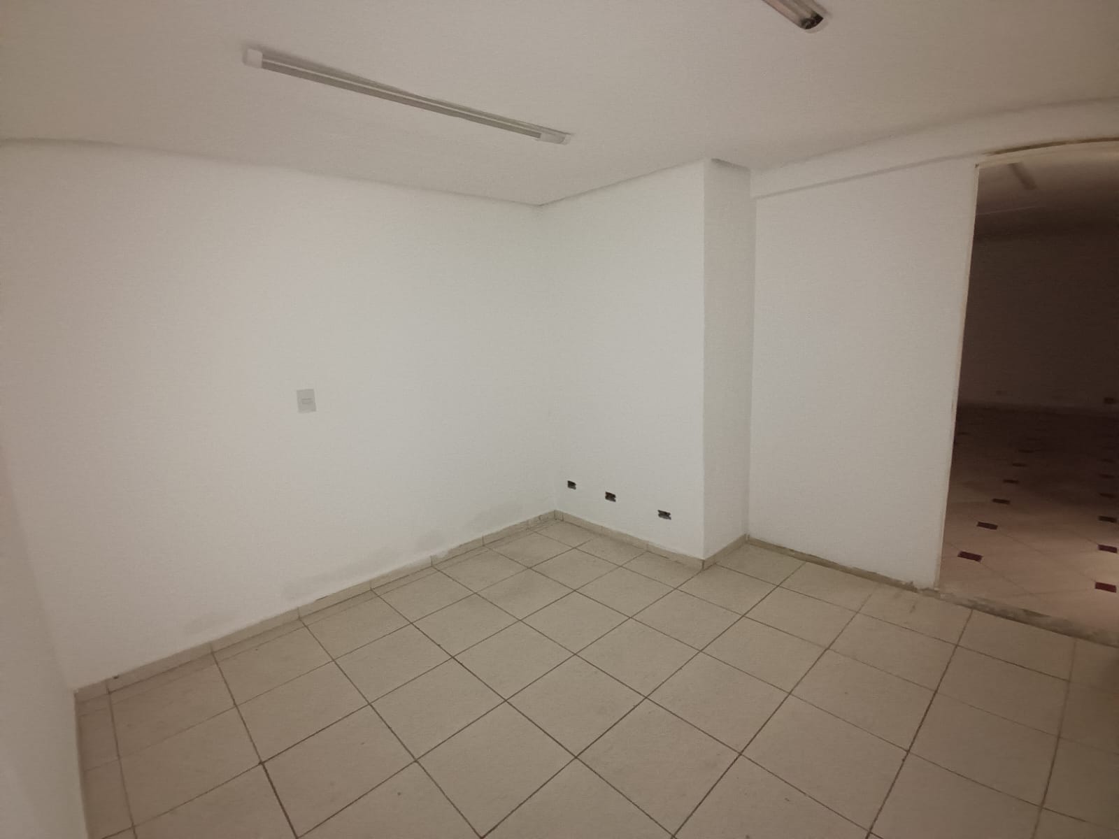 Sala Comercial e 3 banheiros para Alugar, 100 m² por R$ 5.500/Mês