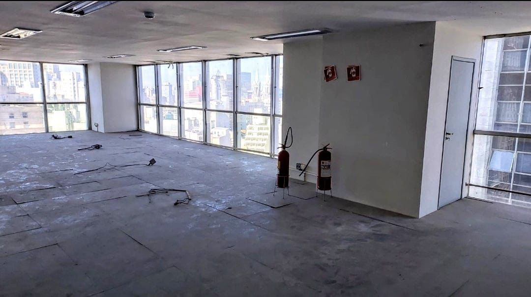 Sala Comercial e 2 banheiros para Alugar, 145 m² por R$ 6.700/Mês