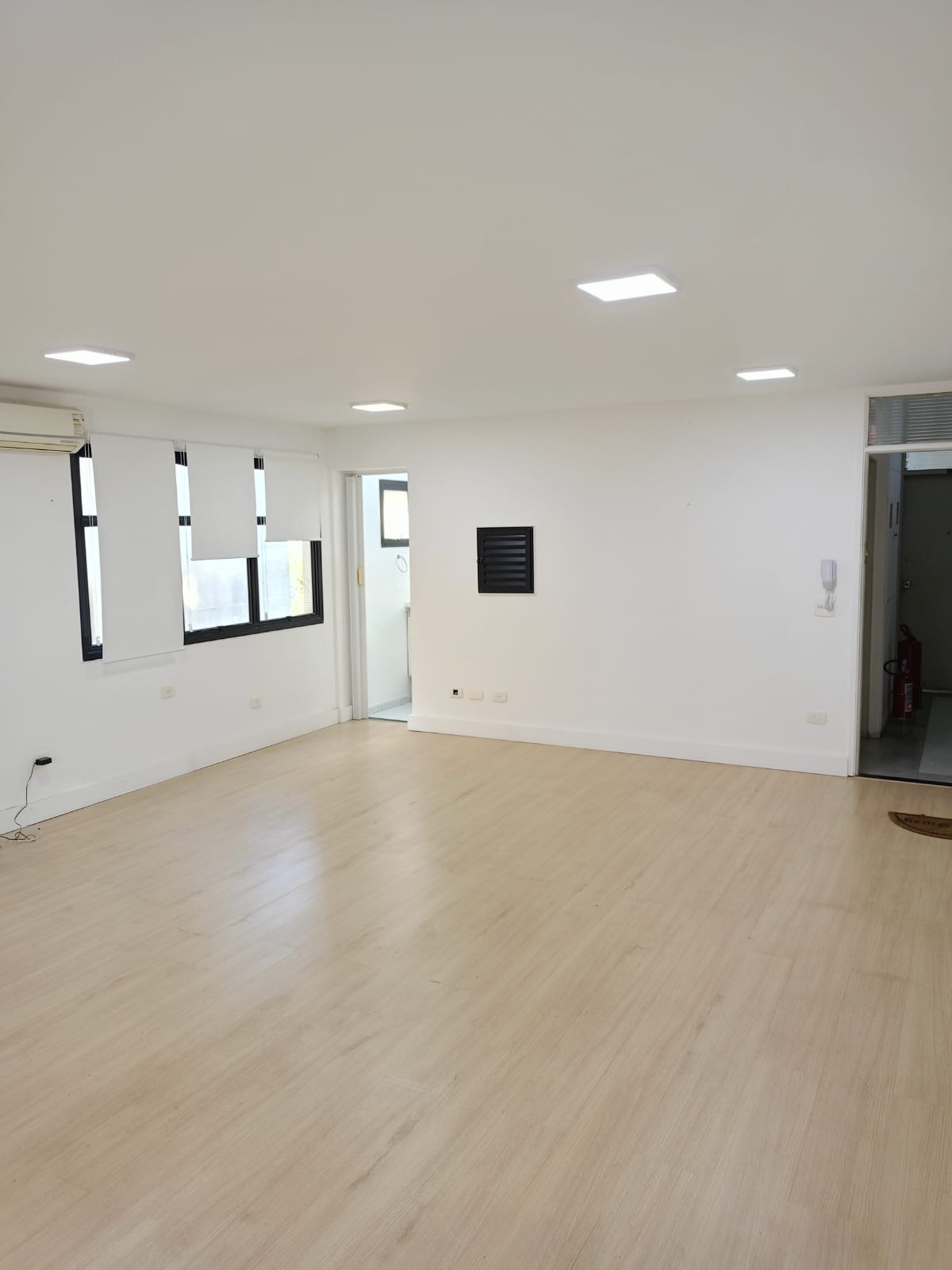 Sala Comercial e 1 banheiro para Alugar, 40 m² por R$ 1.500/Mês