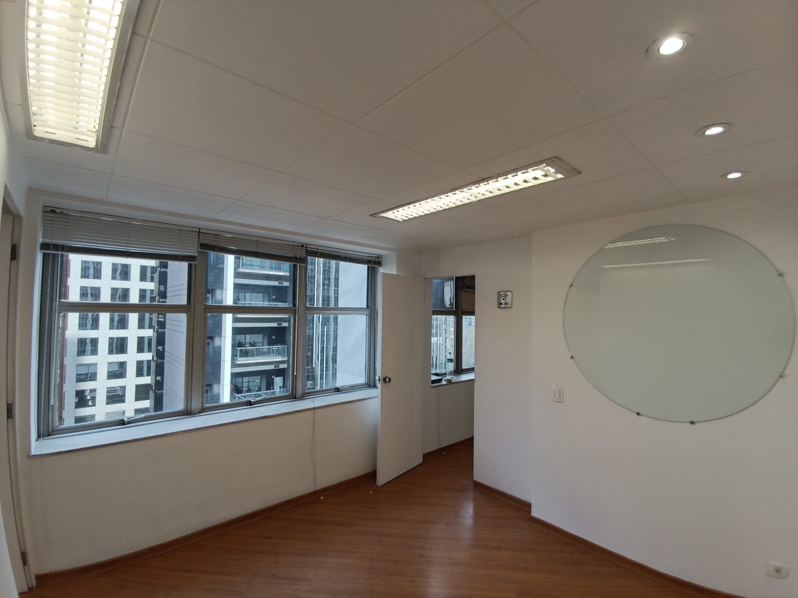 Sala Comercial e 1 banheiro para Alugar, 48 m² por R$ 3.500/Mês