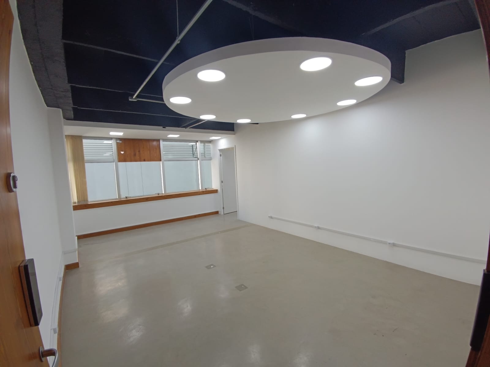 Sala Comercial e 2 banheiros para Alugar, 60 m² por R$ 4.500/Mês