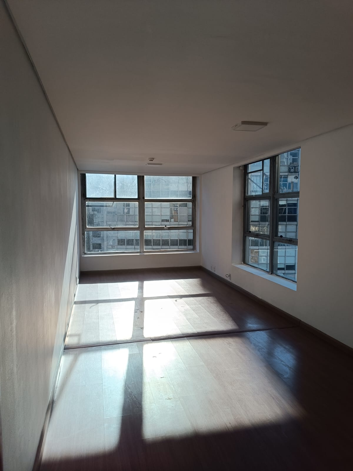 Sala Comercial e 1 banheiro para Alugar, 25 m² por R$ 2.200/Mês