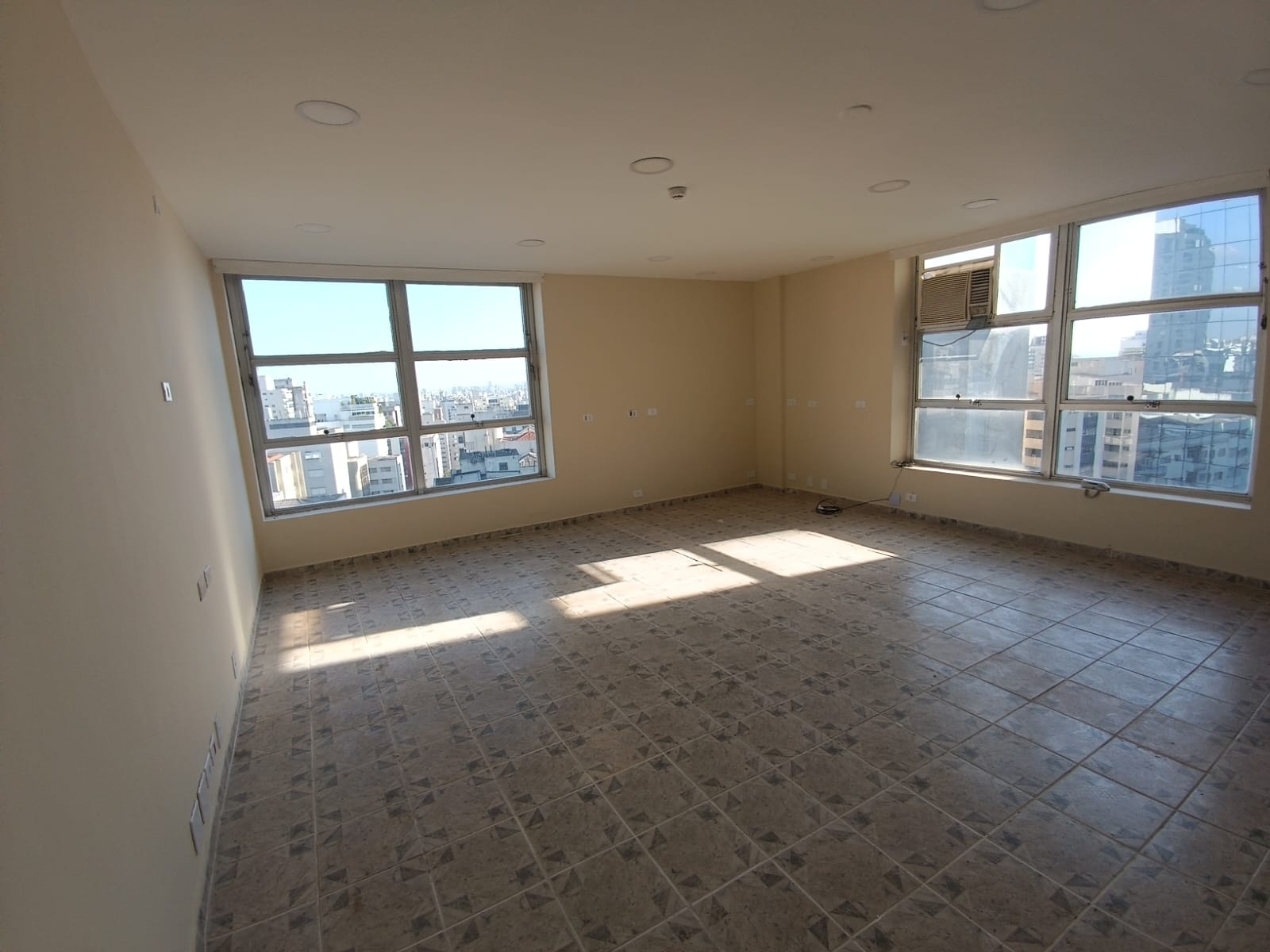 Sala Comercial e 1 banheiro para Alugar, 39 m² por R$ 2.200/Mês