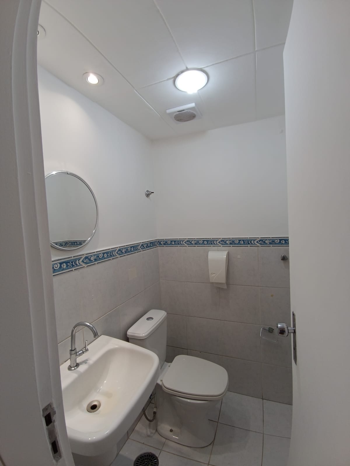Sala Comercial e 1 banheiro para Alugar, 48 m² por R$ 3.500/Mês