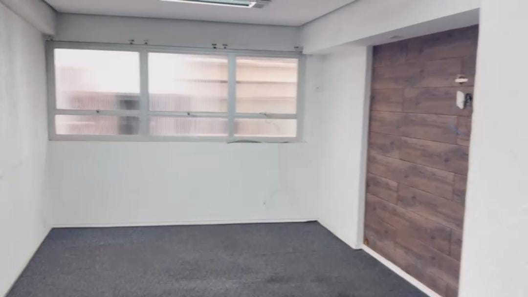 Sala Comercial e 2 banheiros para Alugar, 191 m² por R$ 5.000/Mês