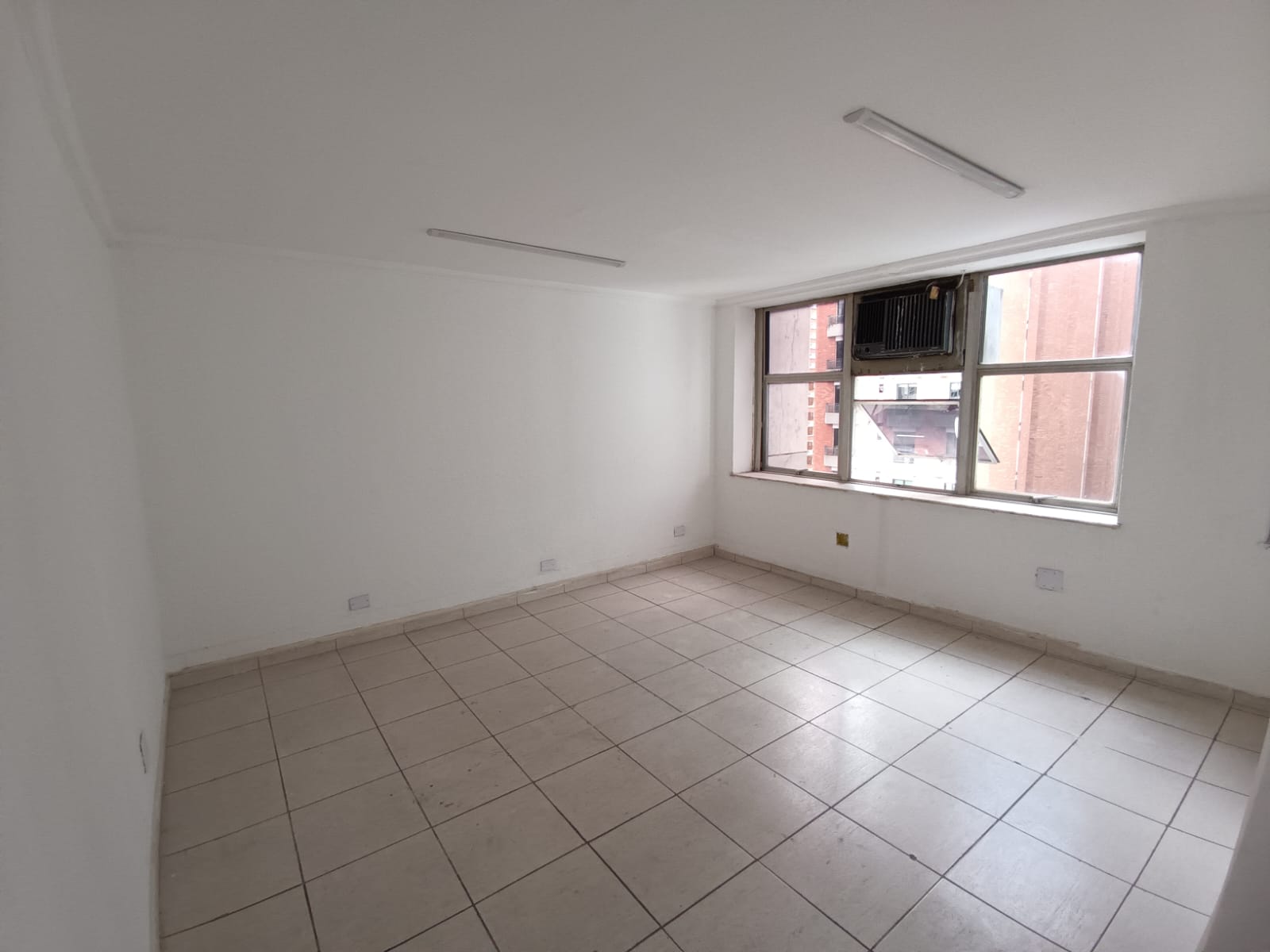 Sala Comercial e 3 banheiros para Alugar, 100 m² por R$ 5.500/Mês