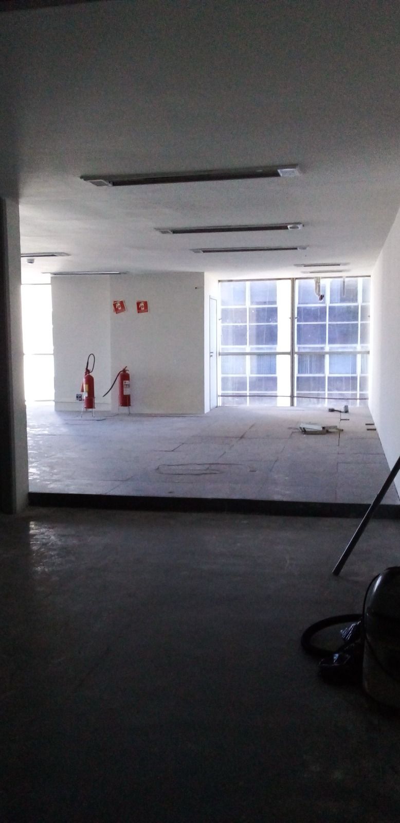 Sala Comercial e 2 banheiros para Alugar, 145 m² por R$ 6.700/Mês